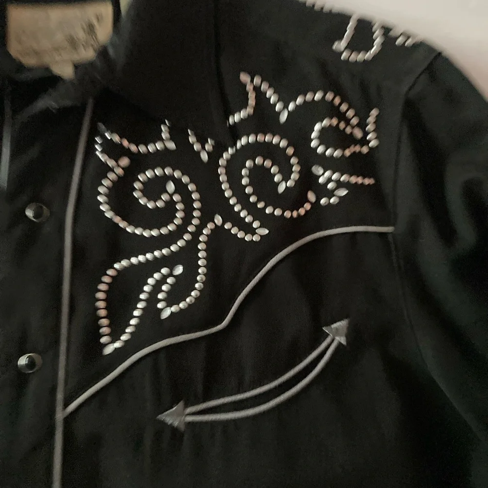 Roper Mens SZ S Black Western long sleeve,silver studded scroll design. - Picture 4 of 11